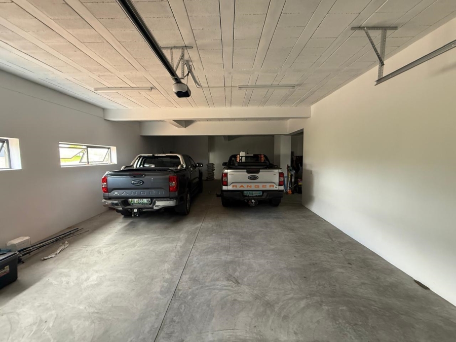 5 Bedroom Property for Sale in Stilbaai Oos Western Cape